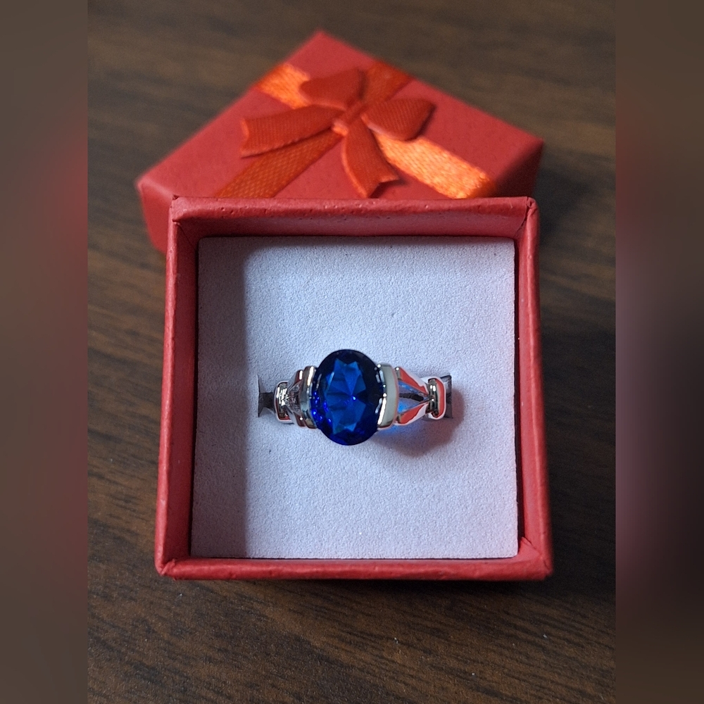 Swarovski Blue and Silver Ring with Elegant Design